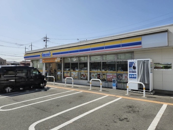 ミニストップ 明石大久保町店<br />
約220m(徒歩3分)