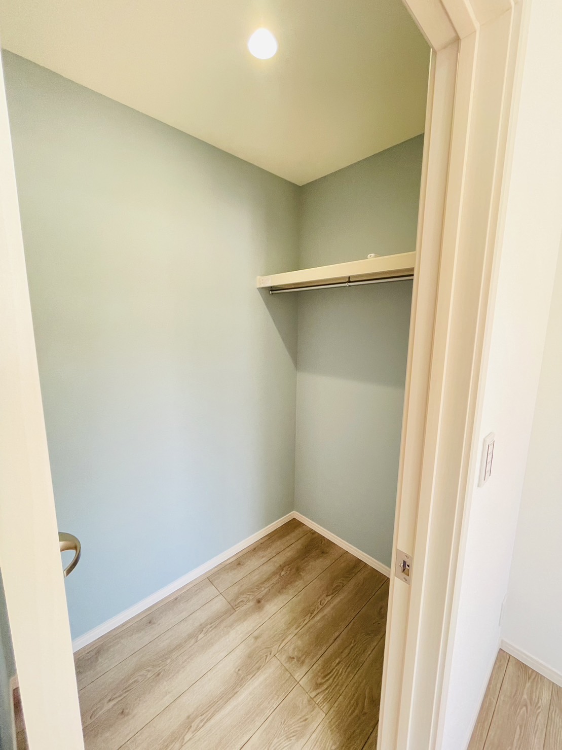 ・3階の2部屋にウォークインクローゼットをご用意。
・洋服だけでなく大きな荷物もすっきりと片付きます！