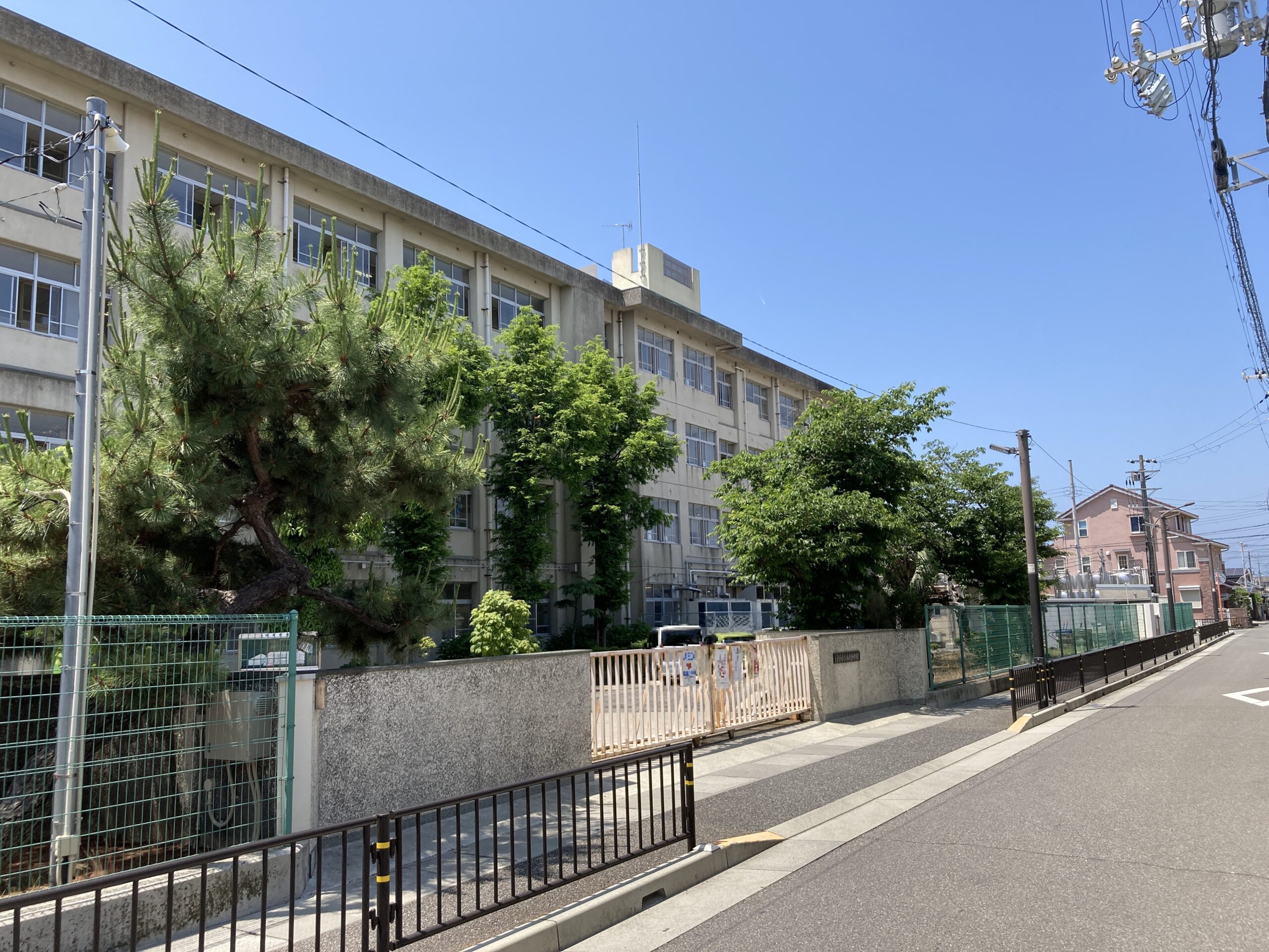 明石市立二見小学校<br />
約900m(徒歩13分)