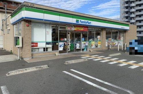ファミリーマート 明石明姫幹線二見店<br />
(徒歩14分)