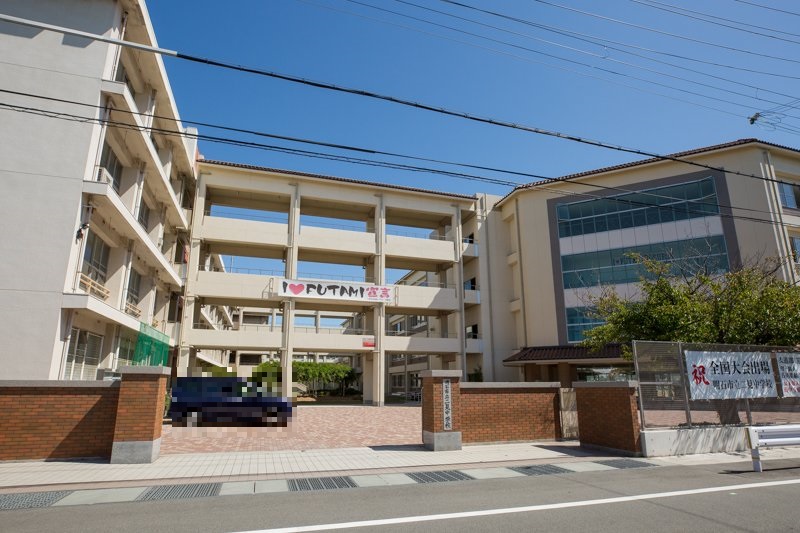 明石市立二見中学校<br />
(徒歩20分)