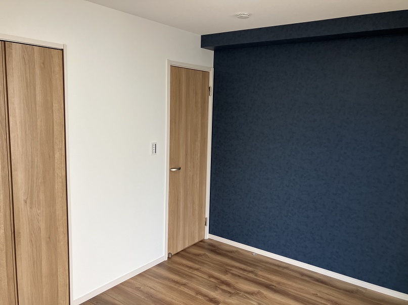 Room1(6.0帖)
・二面採光でとっても明るいお部屋です！
・アクセントクロスがシックな雰囲気に！
お問い合わせは
<b>078-939-8833</b>