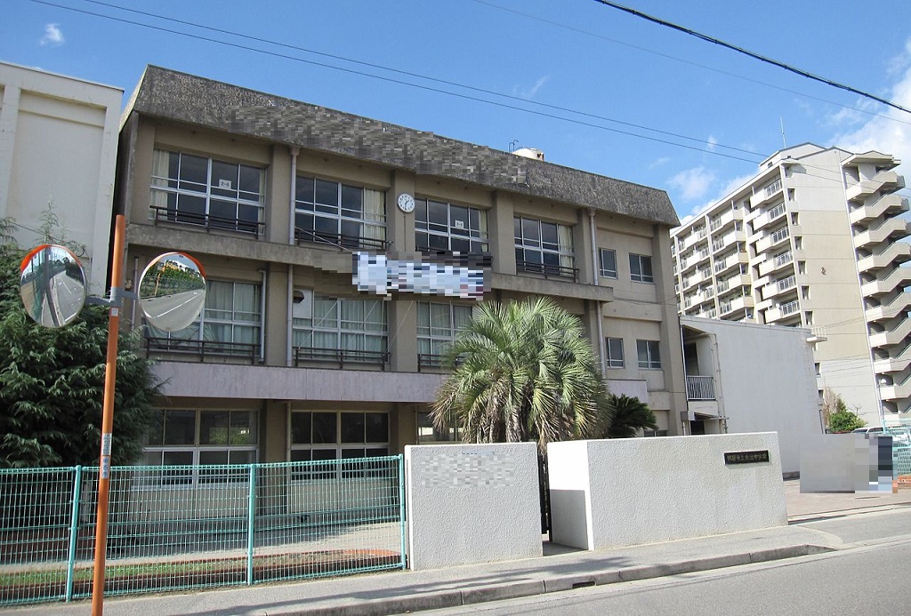 明石市立魚住中学校<br />
(徒歩6分)