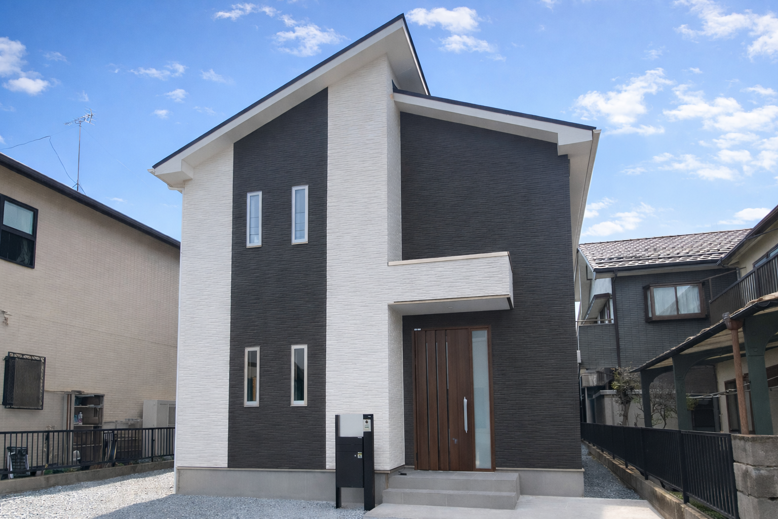 【2階建て│ファミリー】<br>家事ラク動線と天井ルーバーがある19帖LDKの家